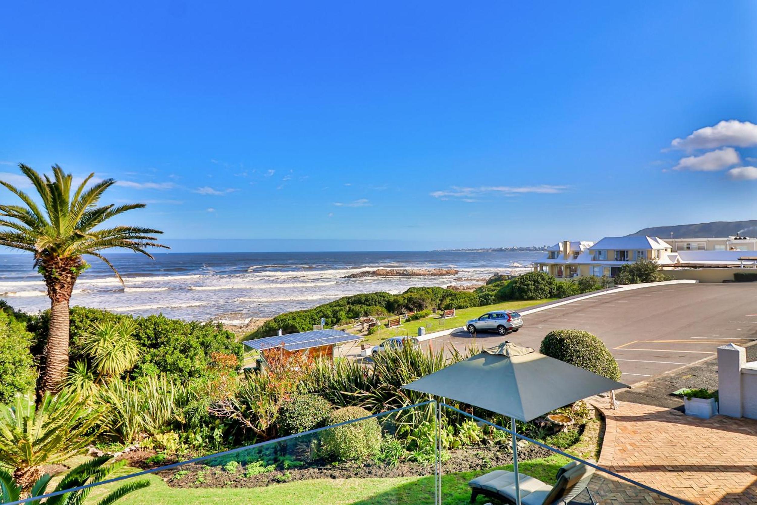 Hermanus Beachfront Lodge