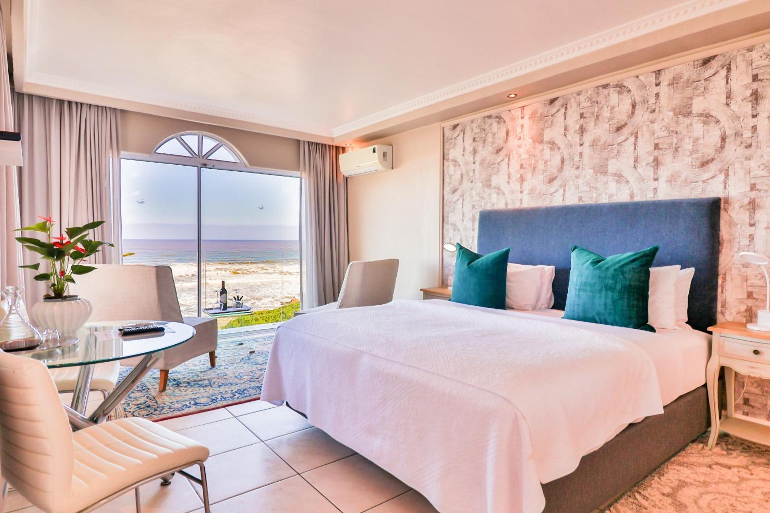 Hermanus Beachfront Lodge