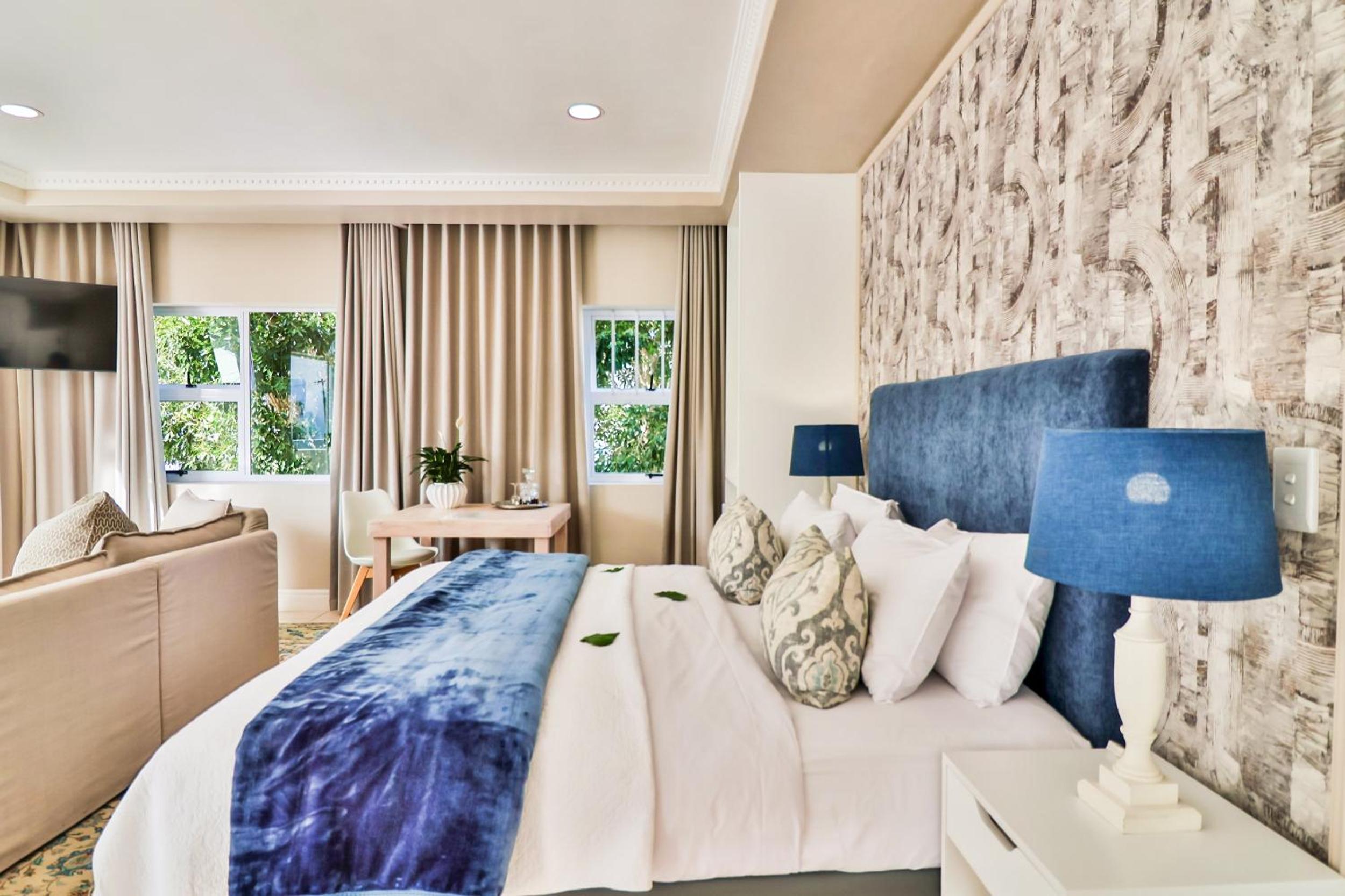 Hermanus Beachfront Lodge