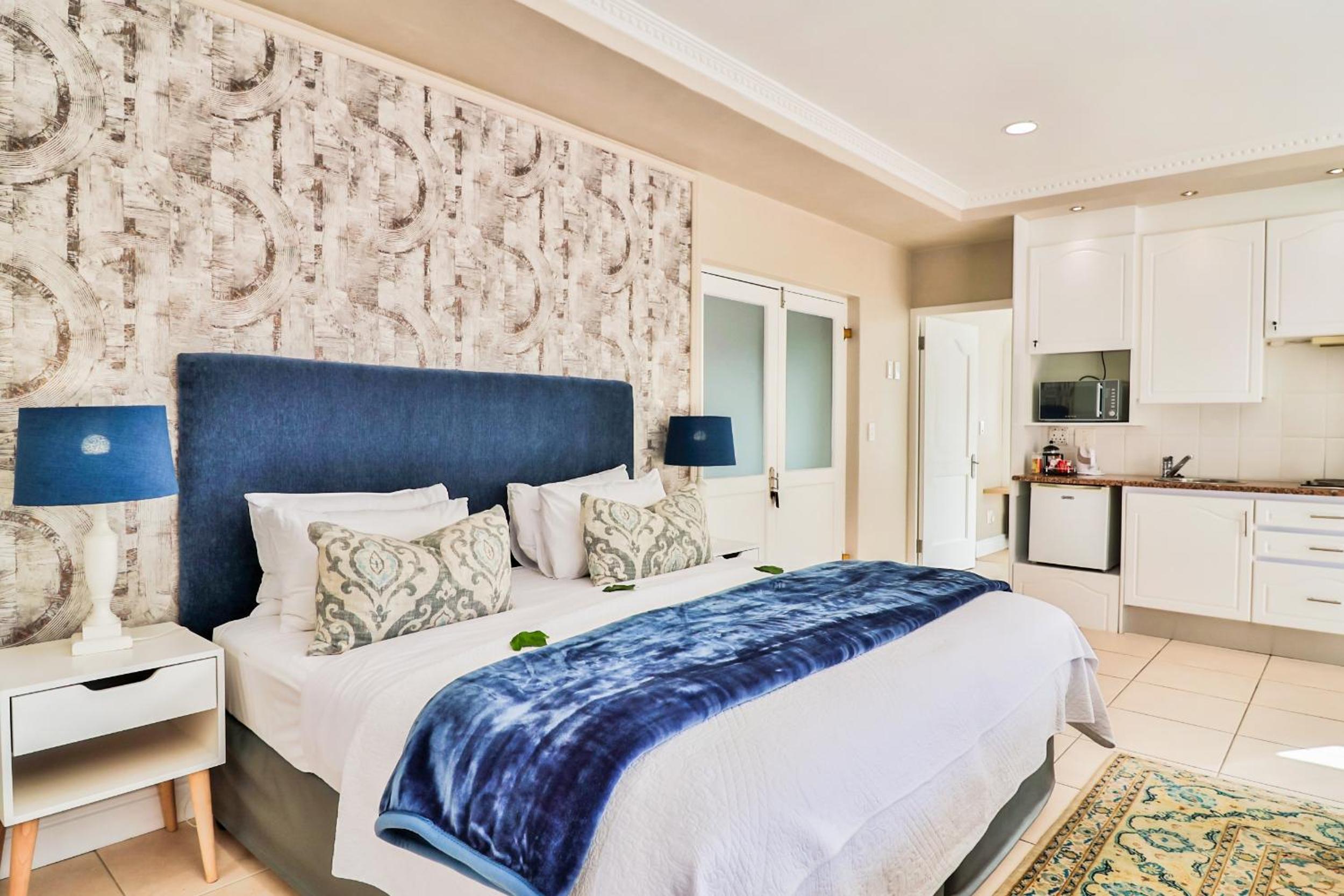 Hermanus Beachfront Lodge