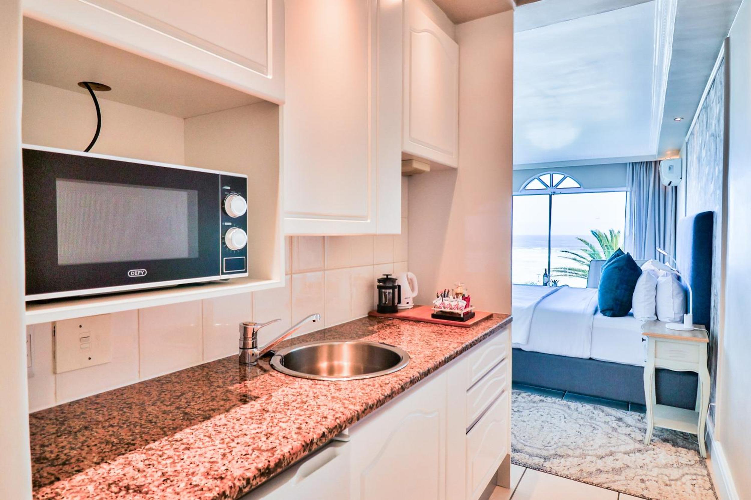 Hermanus Beachfront Lodge