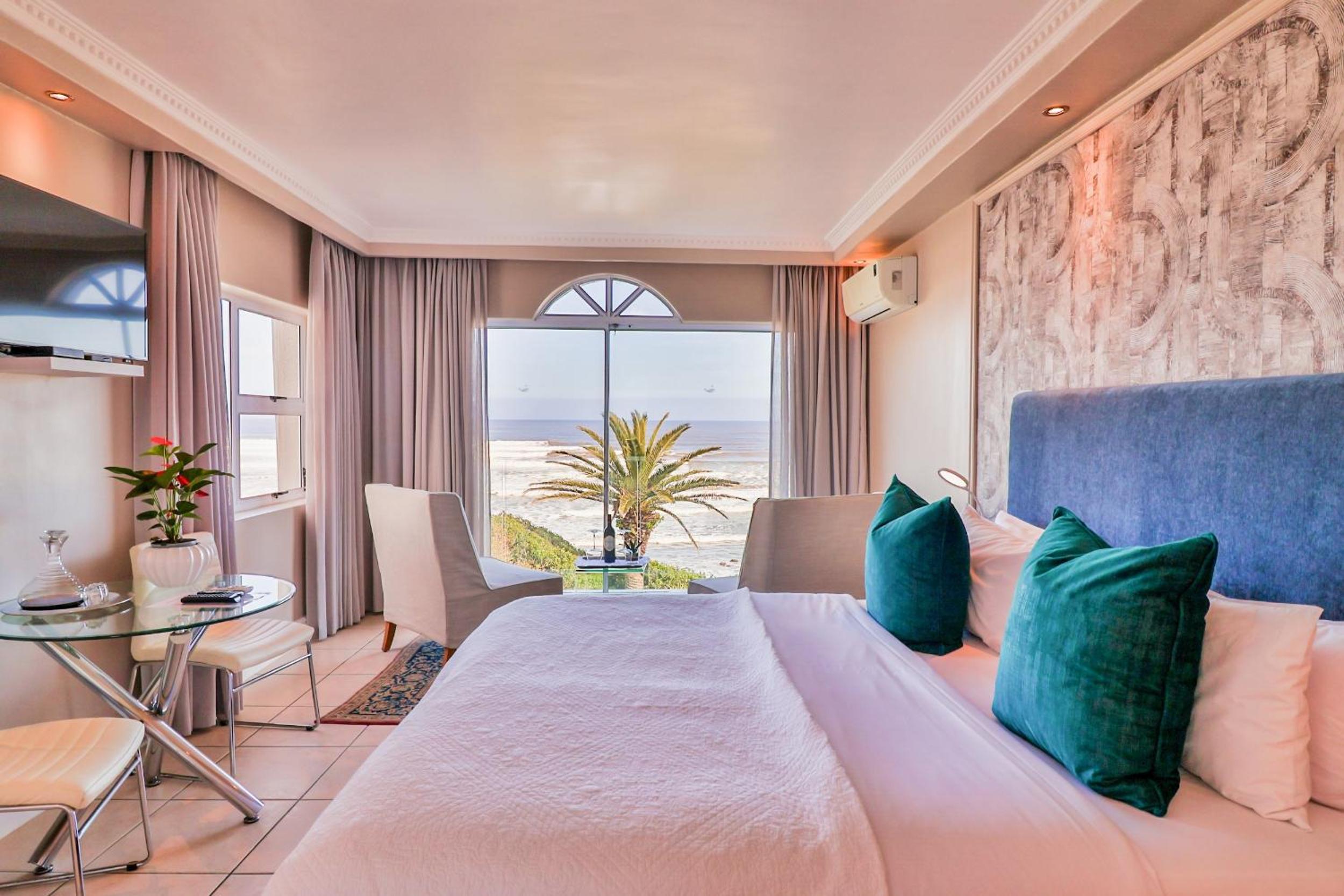 Hermanus Beachfront Lodge