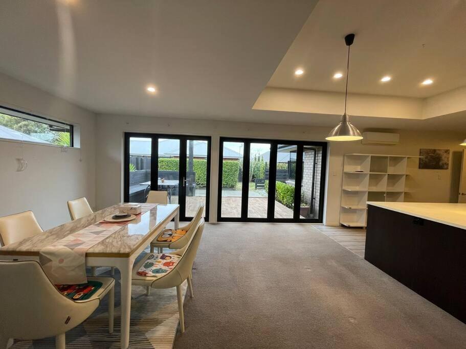 Spacious 4 Bed Family Home view 3