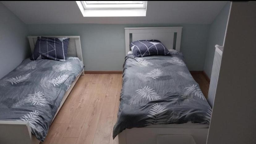 Chambre deux lits célibataires 3eme étage petite cle rouge