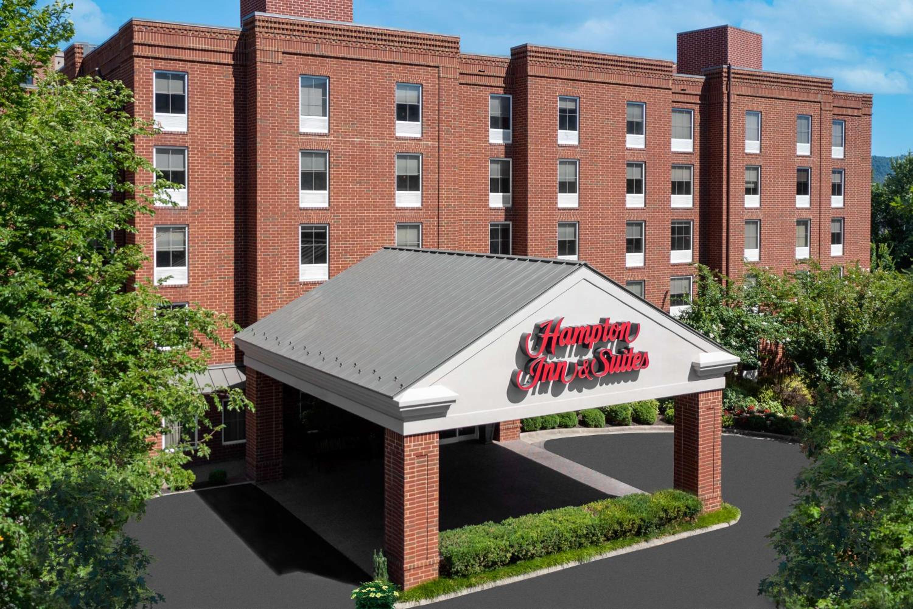 Hotel Hampton Inn & Suites Charlottesville at the University - Image 1