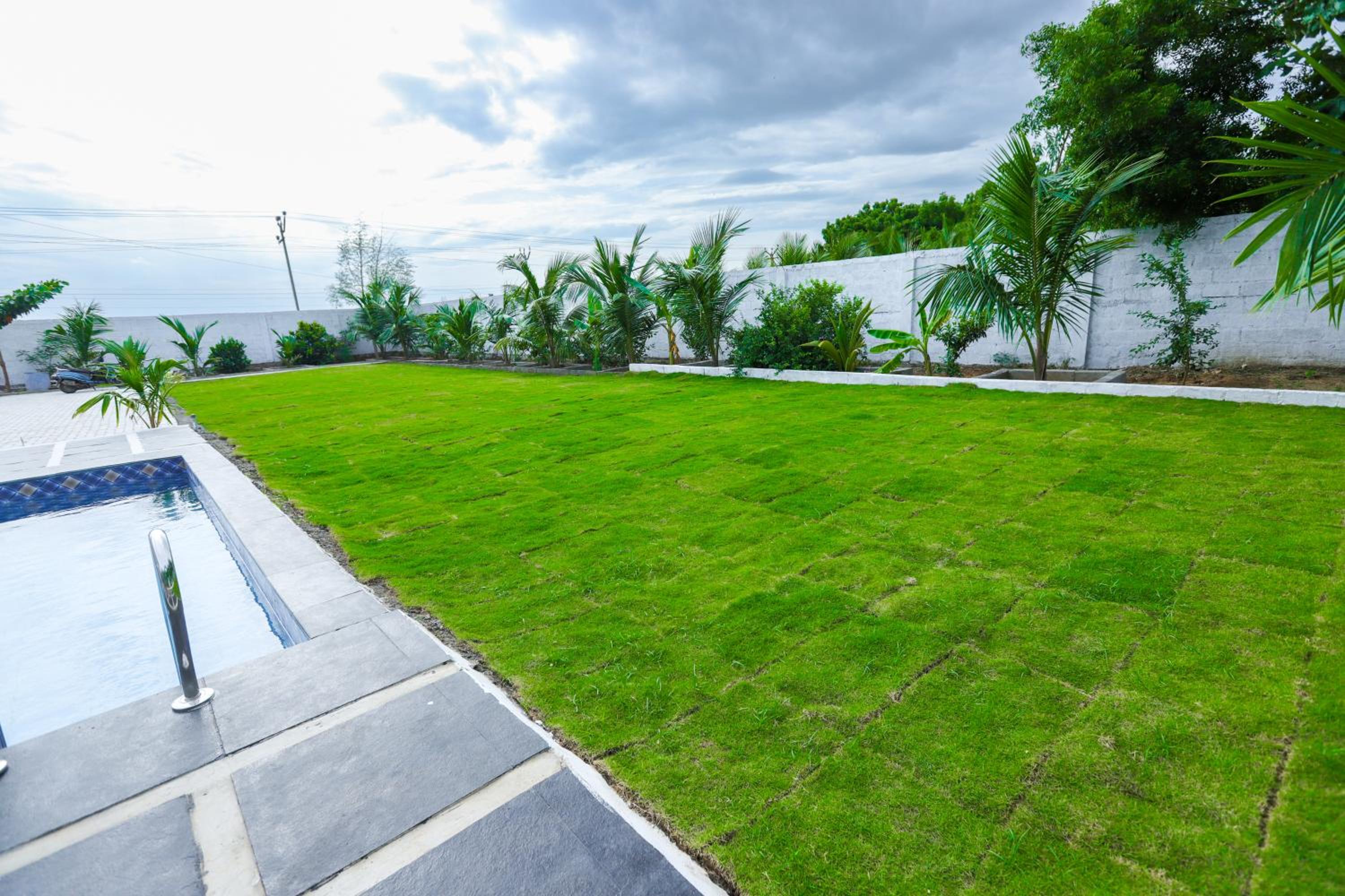 La Piscine Farm House view 3