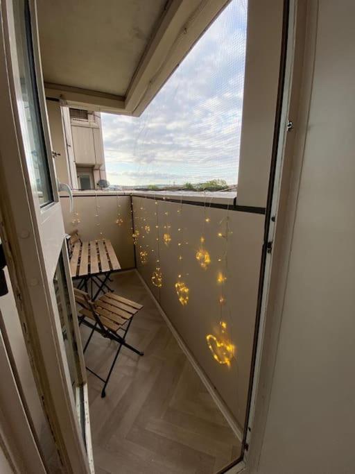 Comfy Entire Flat with City View Balcony in Regents Park, Camden, Central London