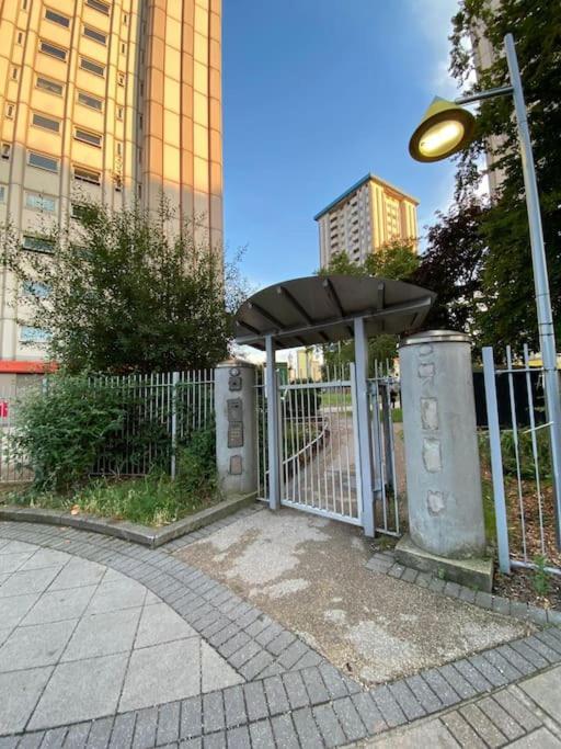 Comfy Entire Flat with City View Balcony in Regents Park, Camden, Central London