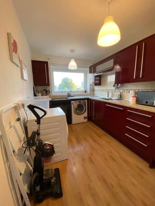 Comfy Entire Flat with City View Balcony in Regents Park, Camden, Central London