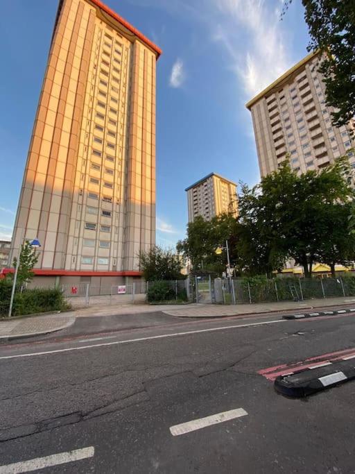 Comfy Entire Flat with City View Balcony in Regents Park, Camden, Central London