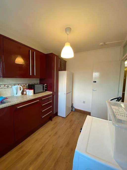 Comfy Entire Flat with City View Balcony in Regents Park, Camden, Central London