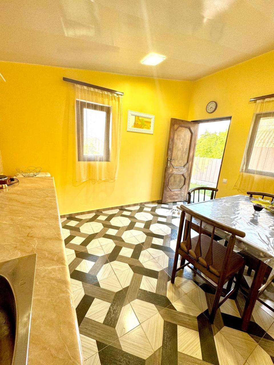 VaLiVa Sanahin Guest House