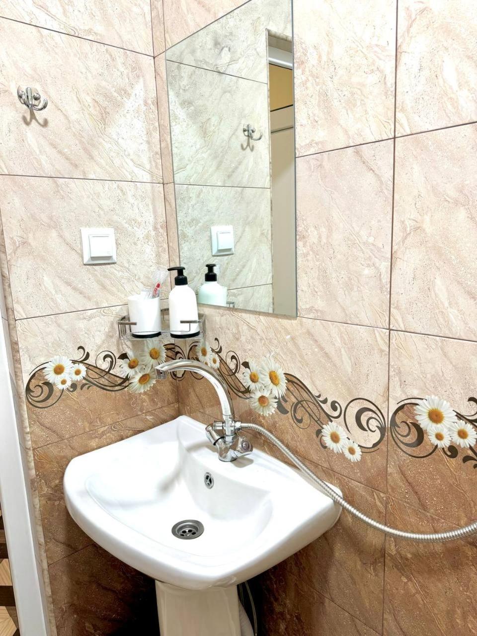 VaLiVa Sanahin Guest House