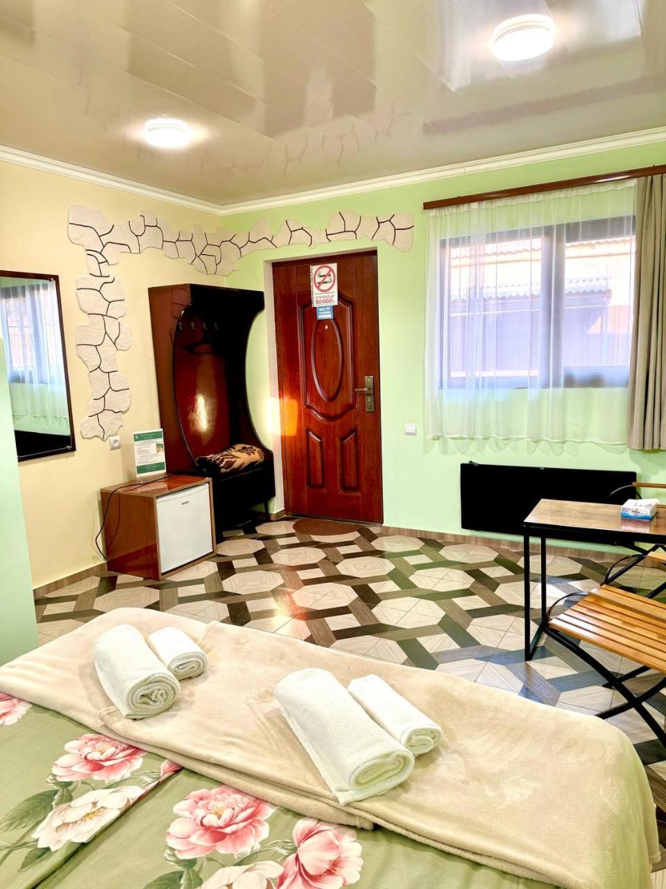 VaLiVa Sanahin Guest House