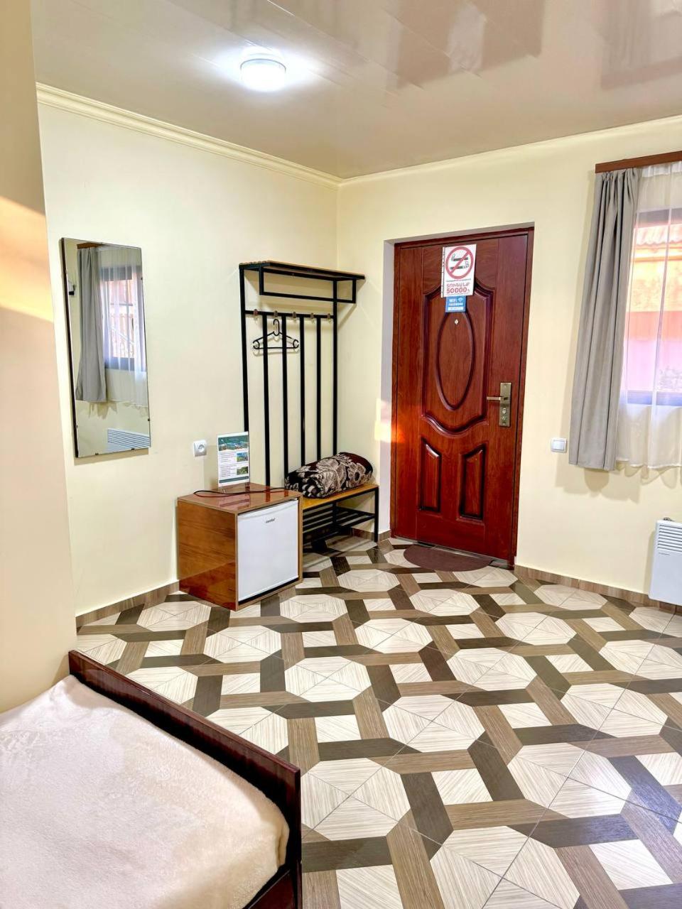 VaLiVa Sanahin Guest House