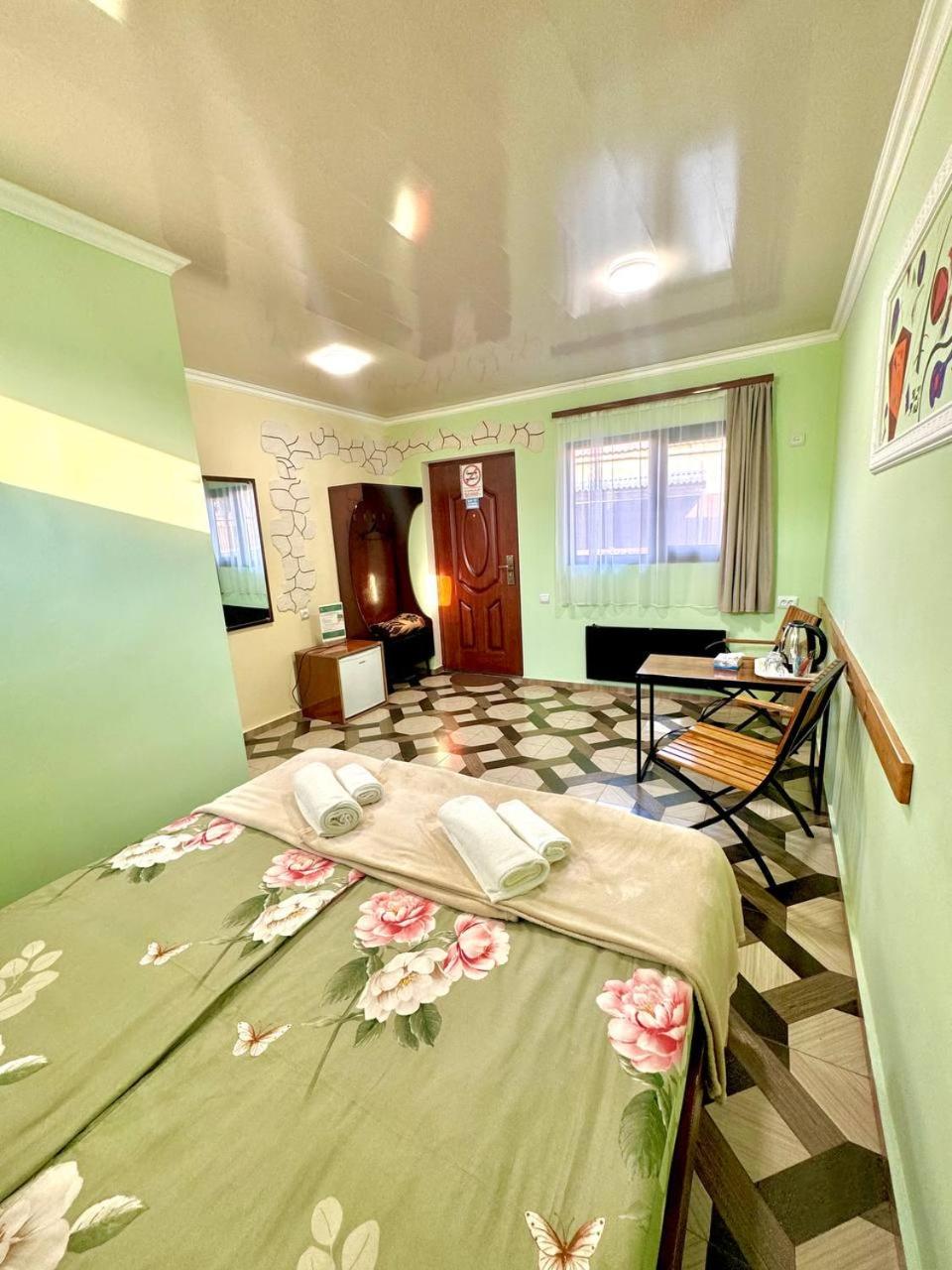 VaLiVa Sanahin Guest House