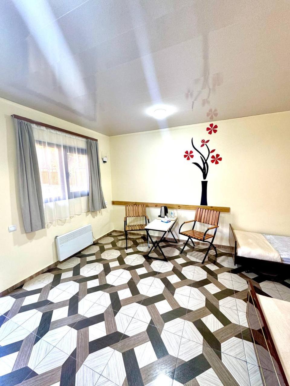 VaLiVa Sanahin Guest House