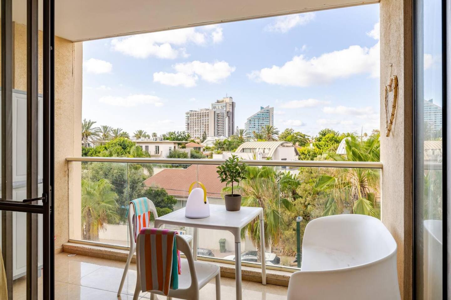 Herzliya Pituach Apartment with Pool, by the Beach, photo 14