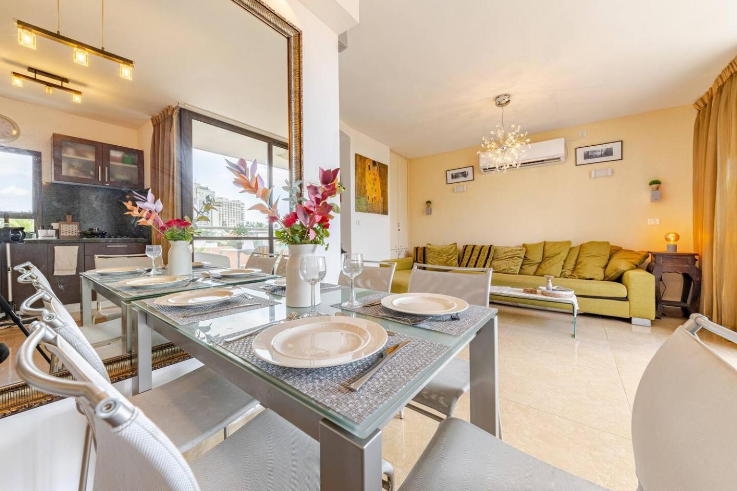Herzliya Pituach Apartment with Pool, by the Beach, photo 16