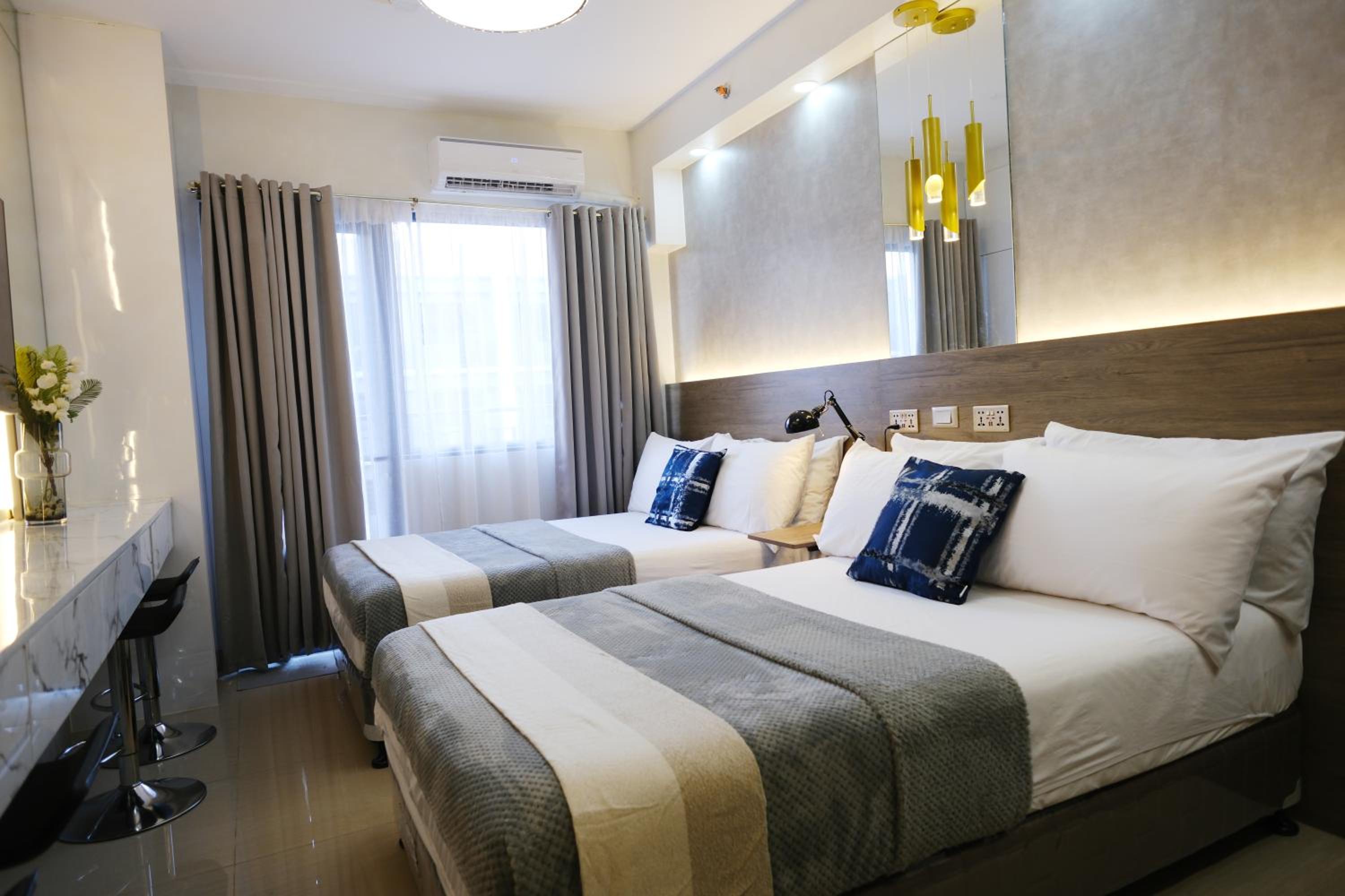 Stylish Studio Condotel with 2 Beds near Mall of Asia & Airport - JWL Suites
