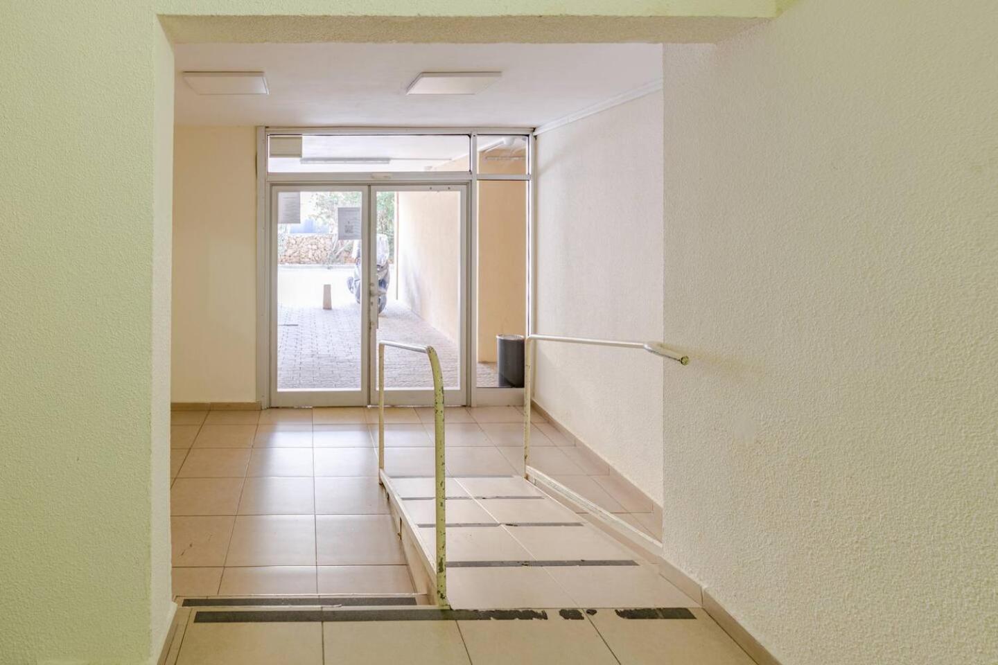 Herzliya Pituach Apartment with Pool, by the Beach, photo 25