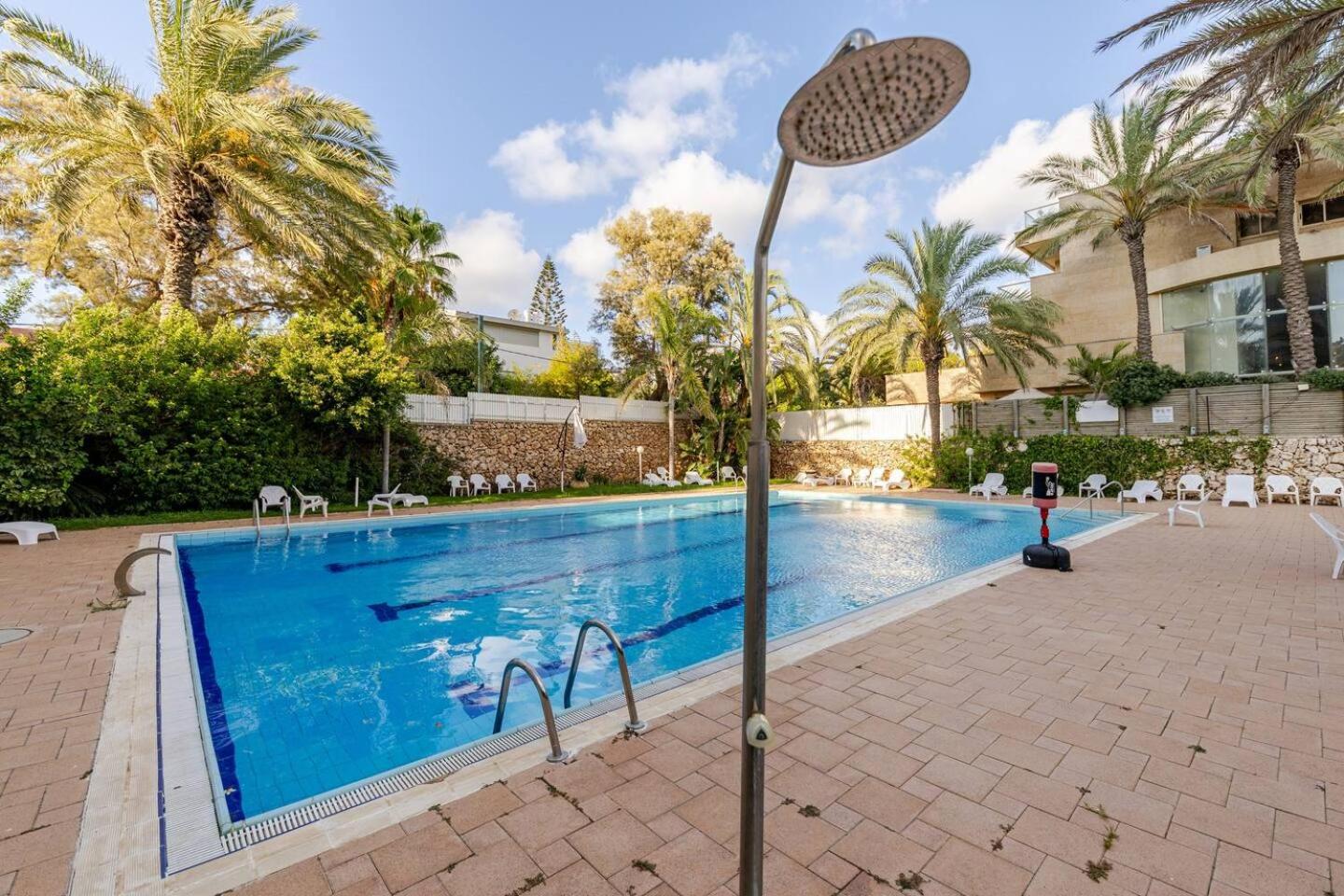Herzliya Pituach Apartment with Pool, by the Beach, photo 18