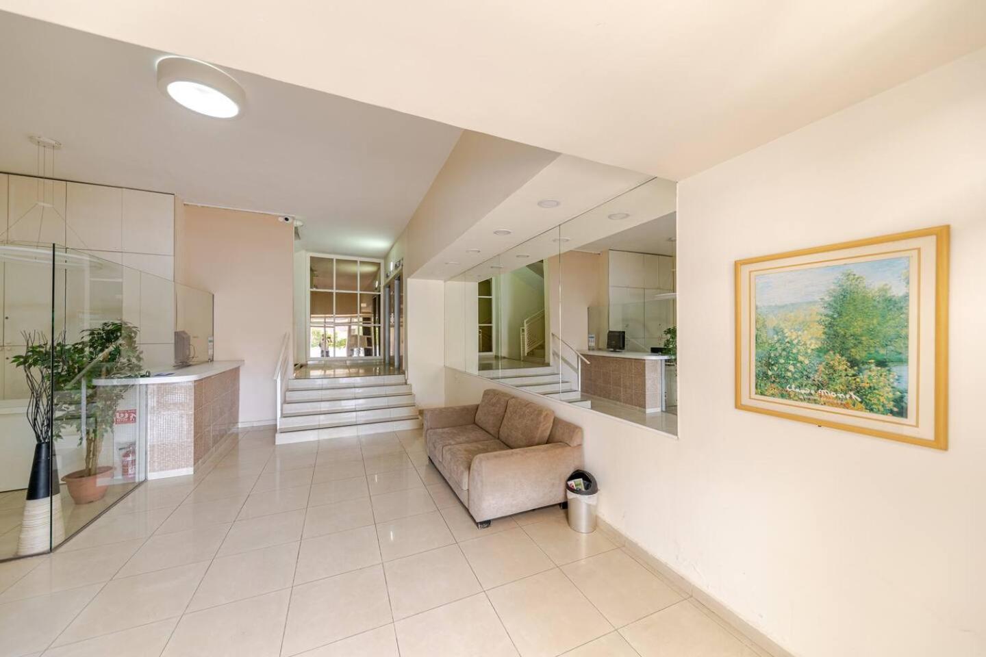 Herzliya Pituach Apartment with Pool, by the Beach, photo 11