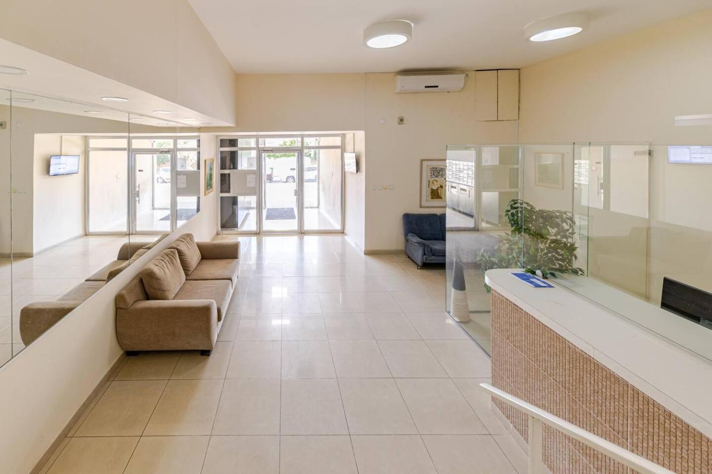 Herzliya Pituach Apartment with Pool, by the Beach, photo 15