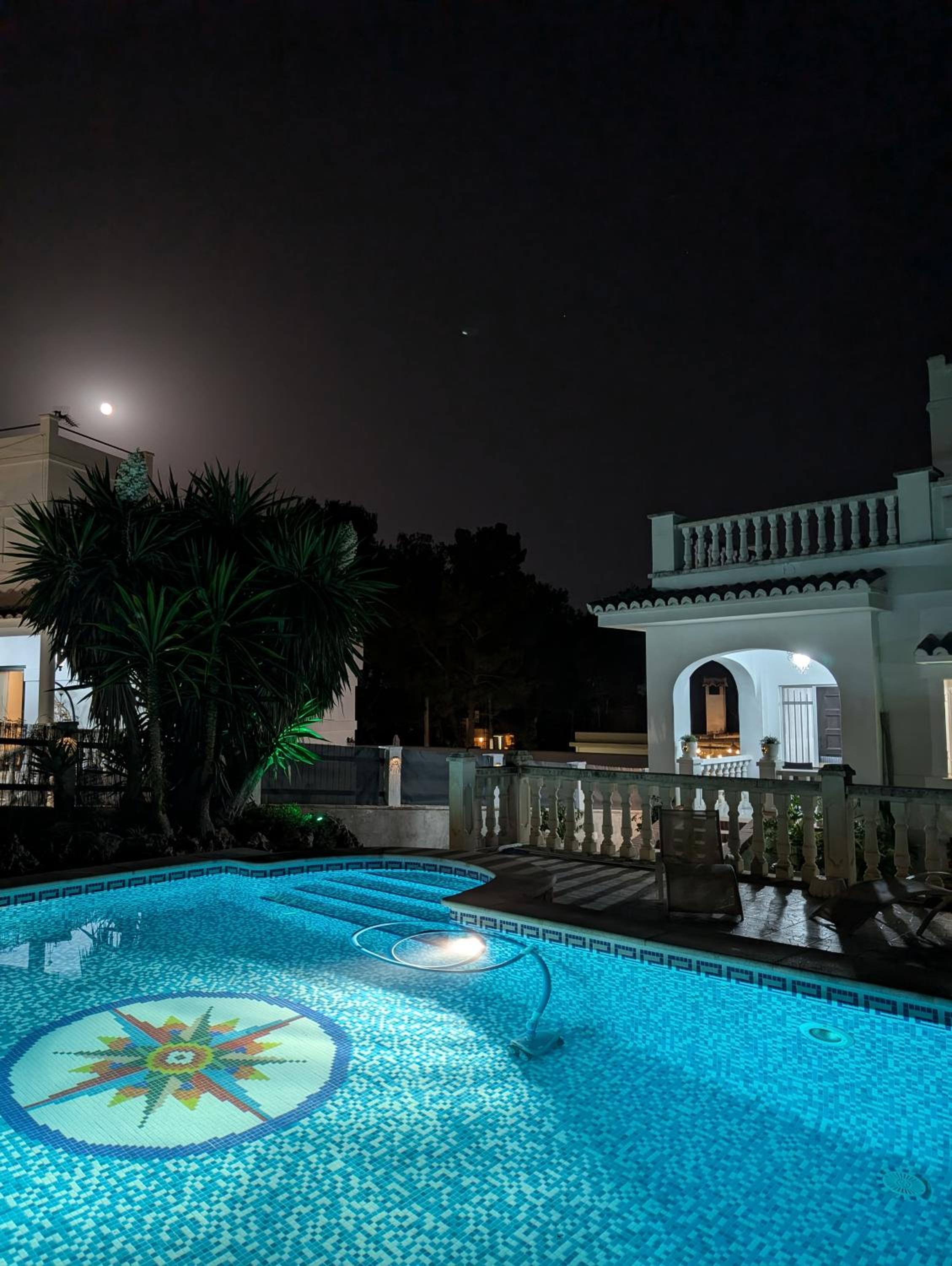 Chalet independiente con piscina