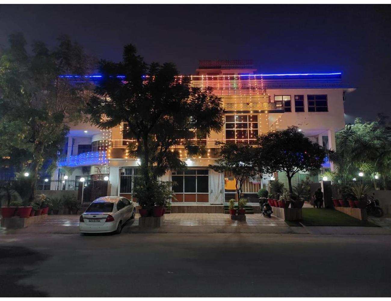 Hotel Milan-N-Garden Restaurant, Jaipur