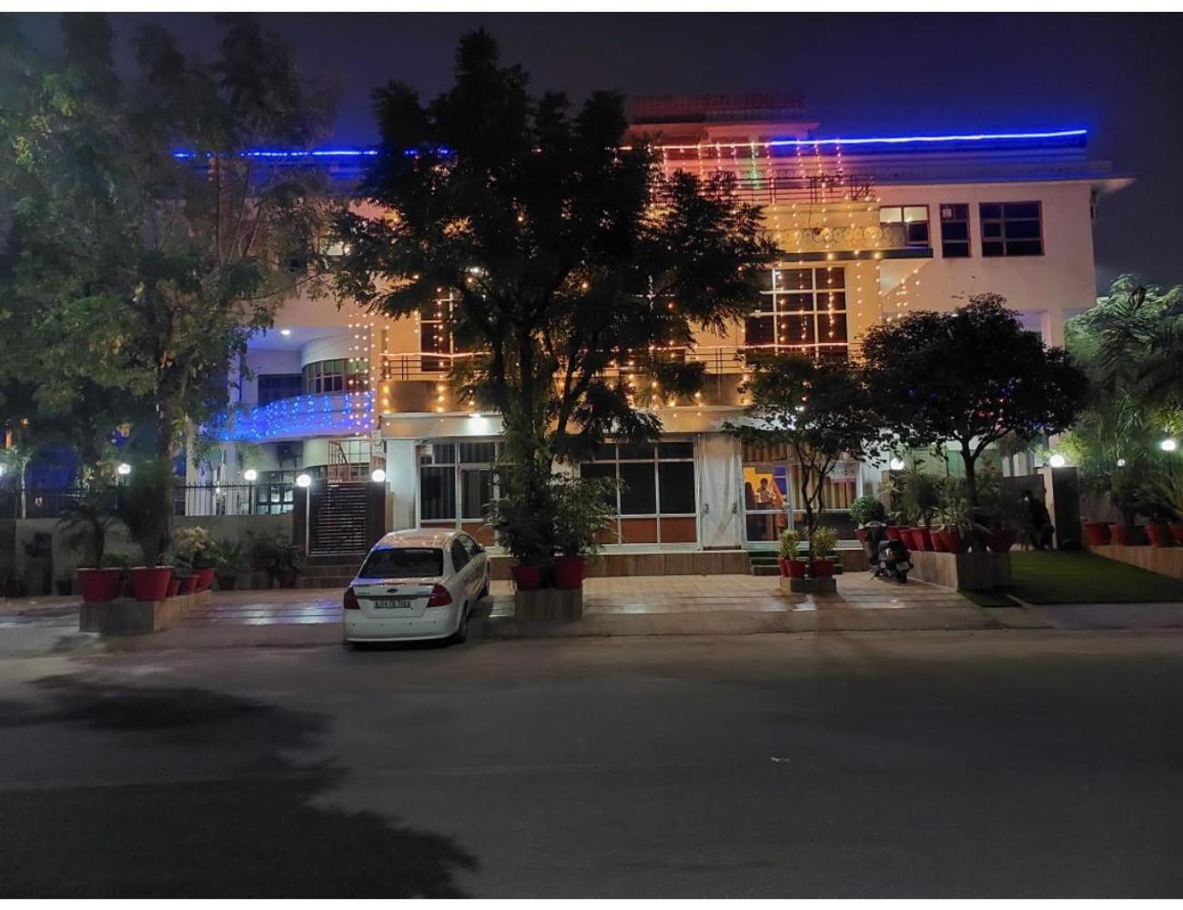 Hotel Milan-N-Garden Restaurant, Jaipur