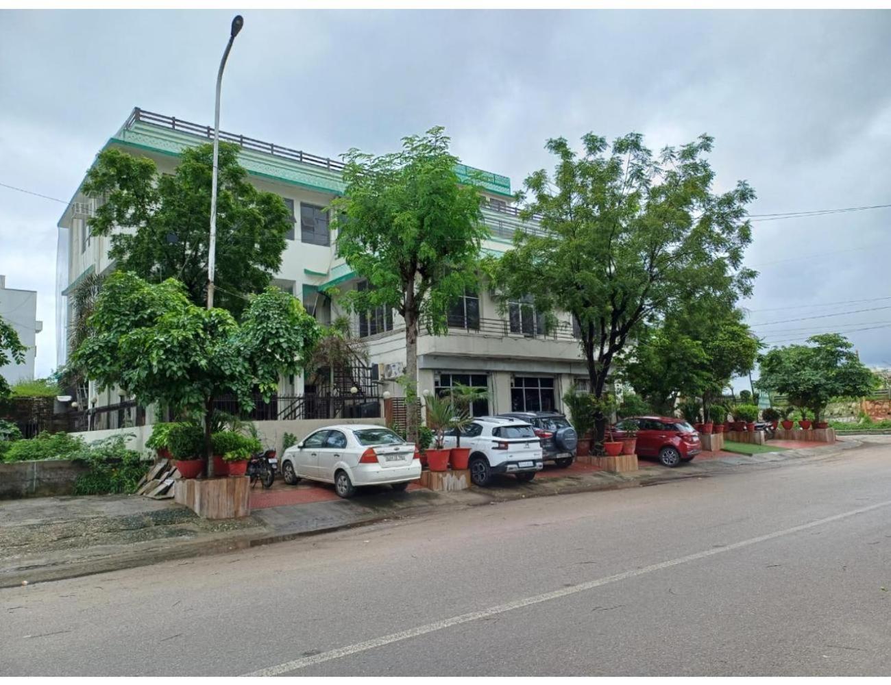 Hotel Milan-N-Garden Restaurant, Jaipur