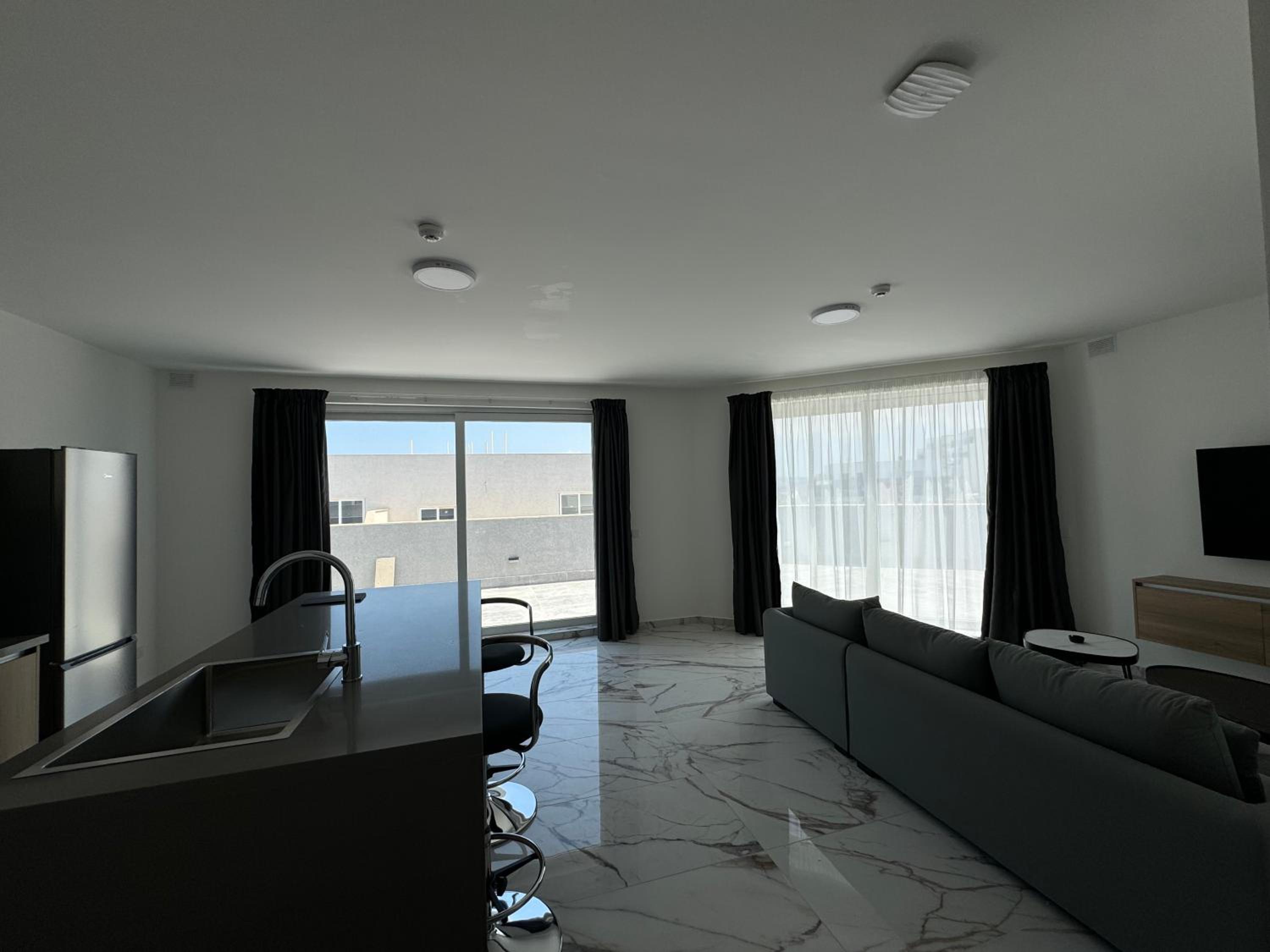 Exclusive Corner Penthouse with Terrace - by HostMT photo 3