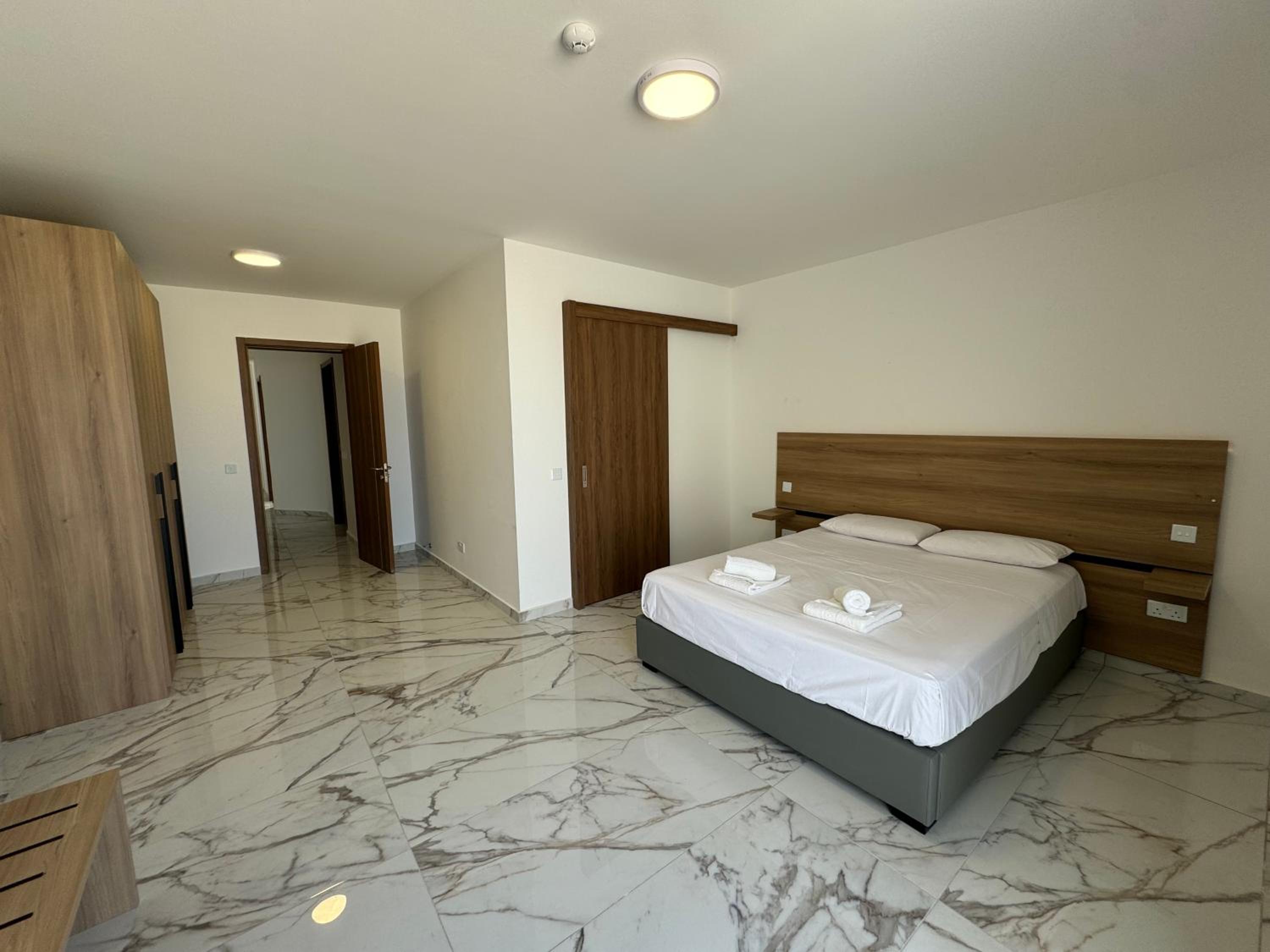 Exclusive Corner Penthouse with Terrace - by HostMT photo 5