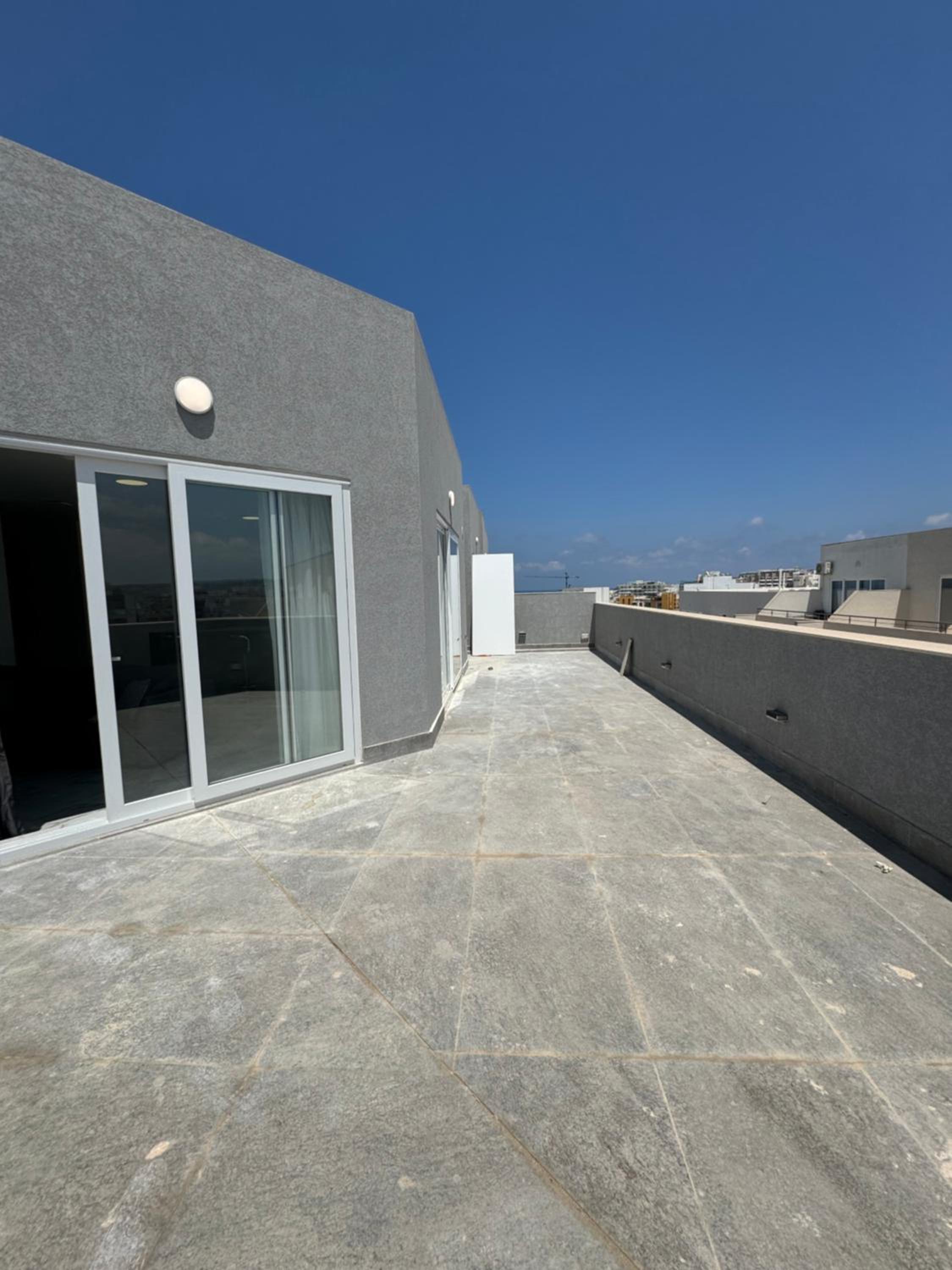 Exclusive Corner Penthouse with Terrace - by HostMT photo 2