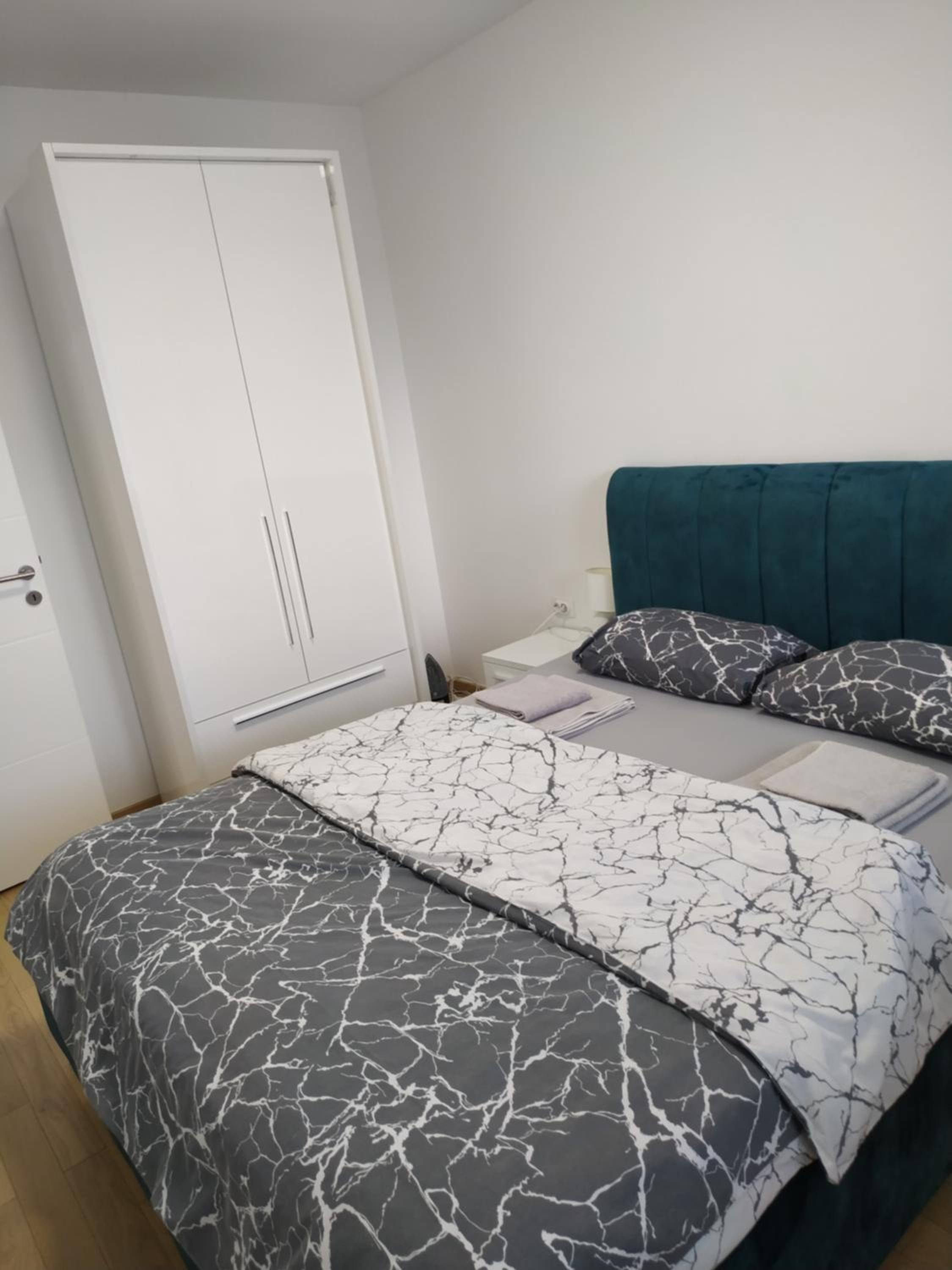 Apartment M & N