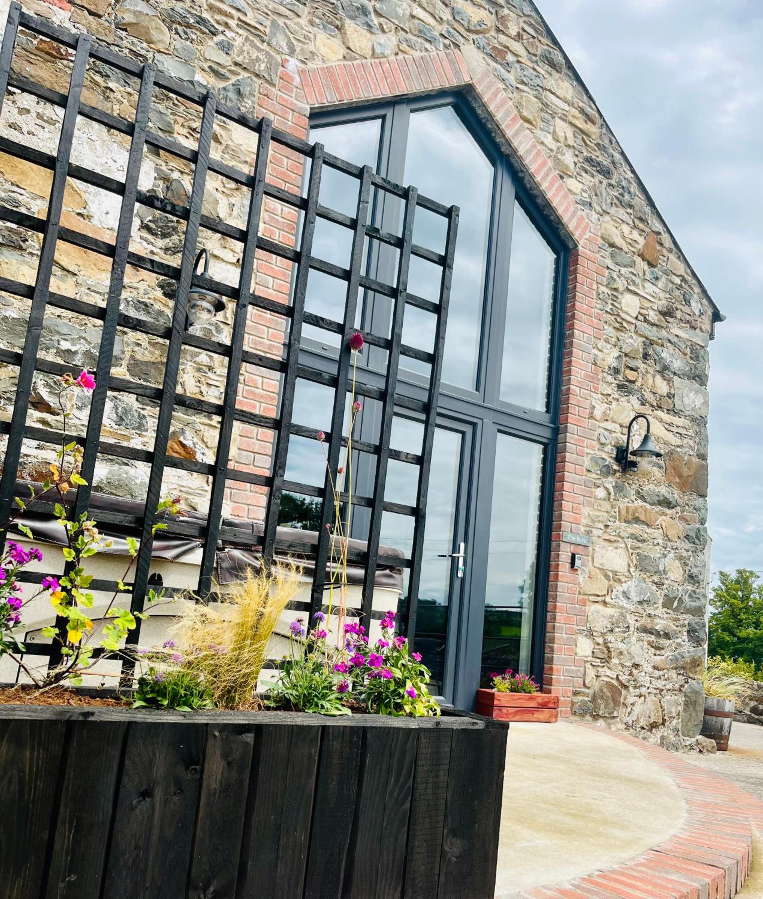 Hotel The Barn Springmount Accommodation