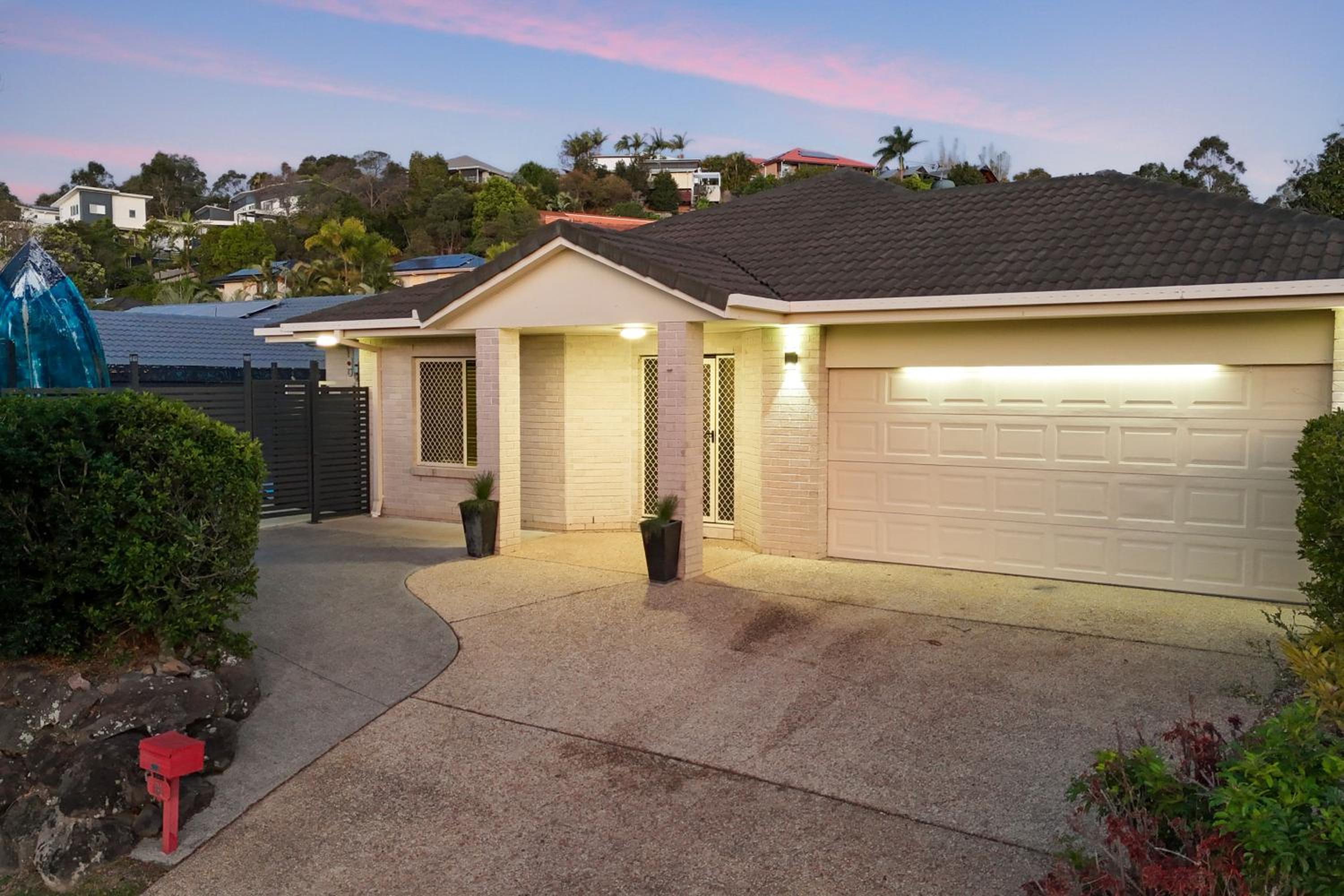 Charming group getaway - 9 mins to Burleigh beach