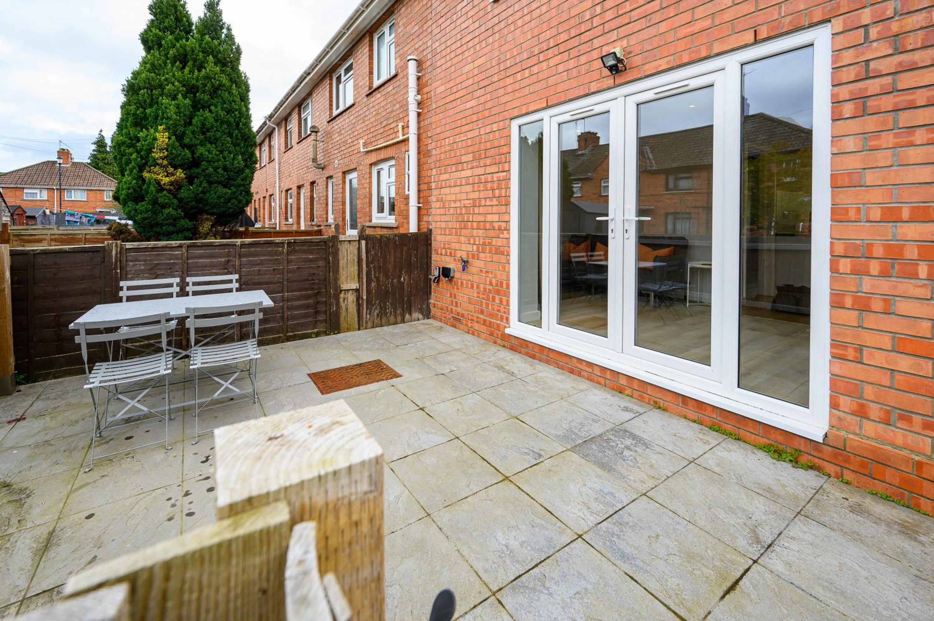 Dings House With FREE Parking In Super Central South West City Location By STAE-Homes