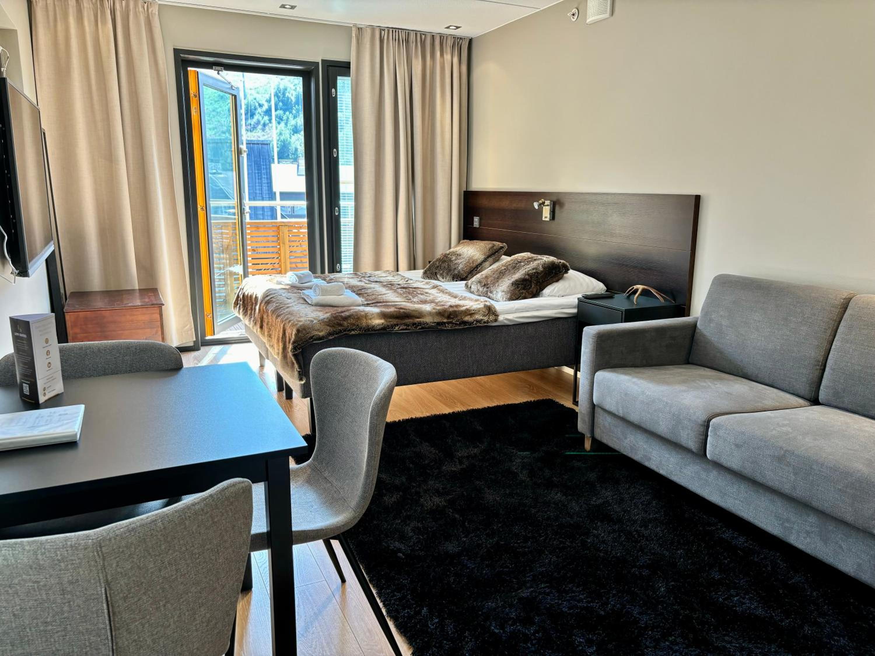 Levi Suites Levi Gold