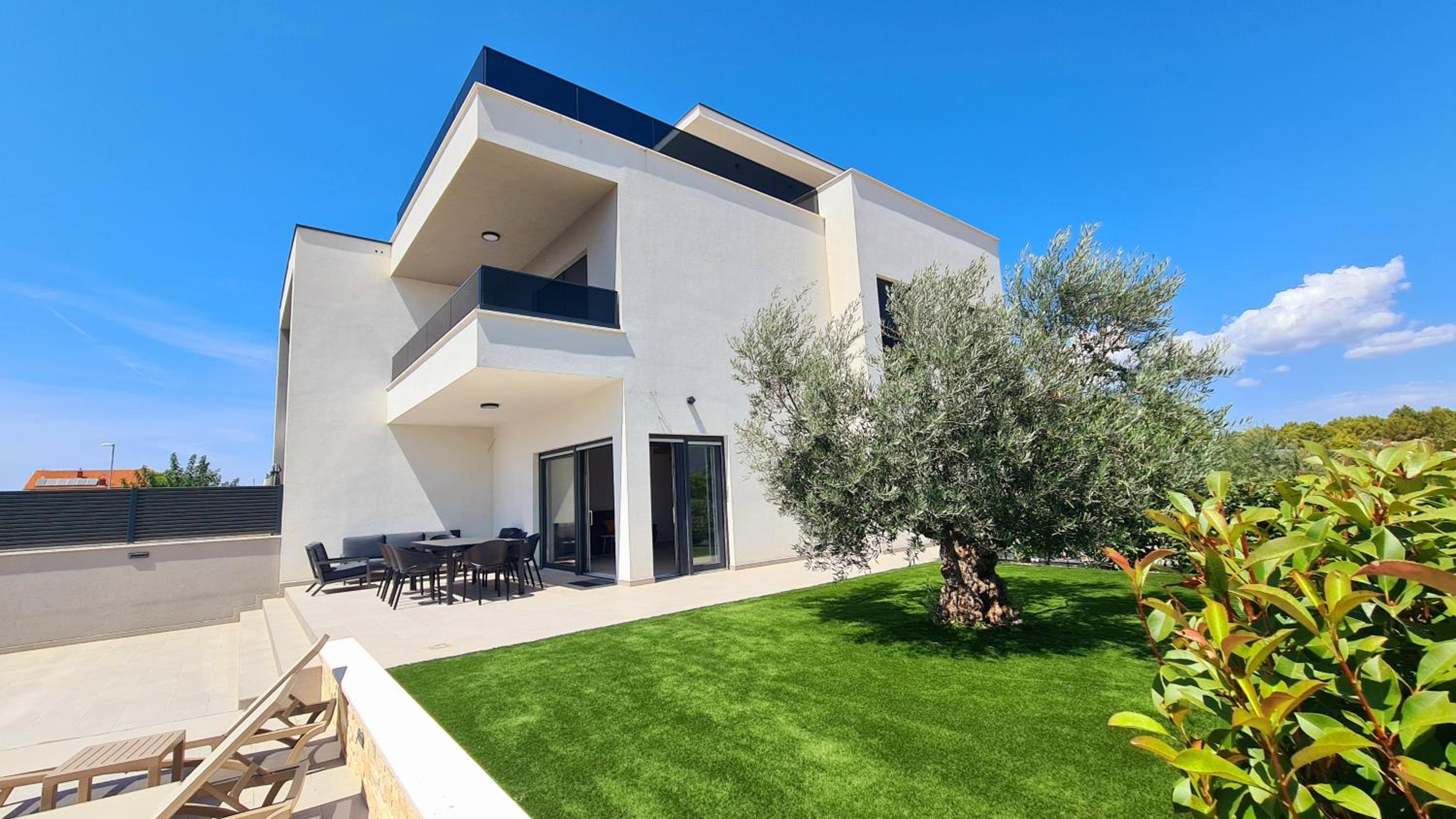 Hotel Villa S&L Srima Vodice - Image 1