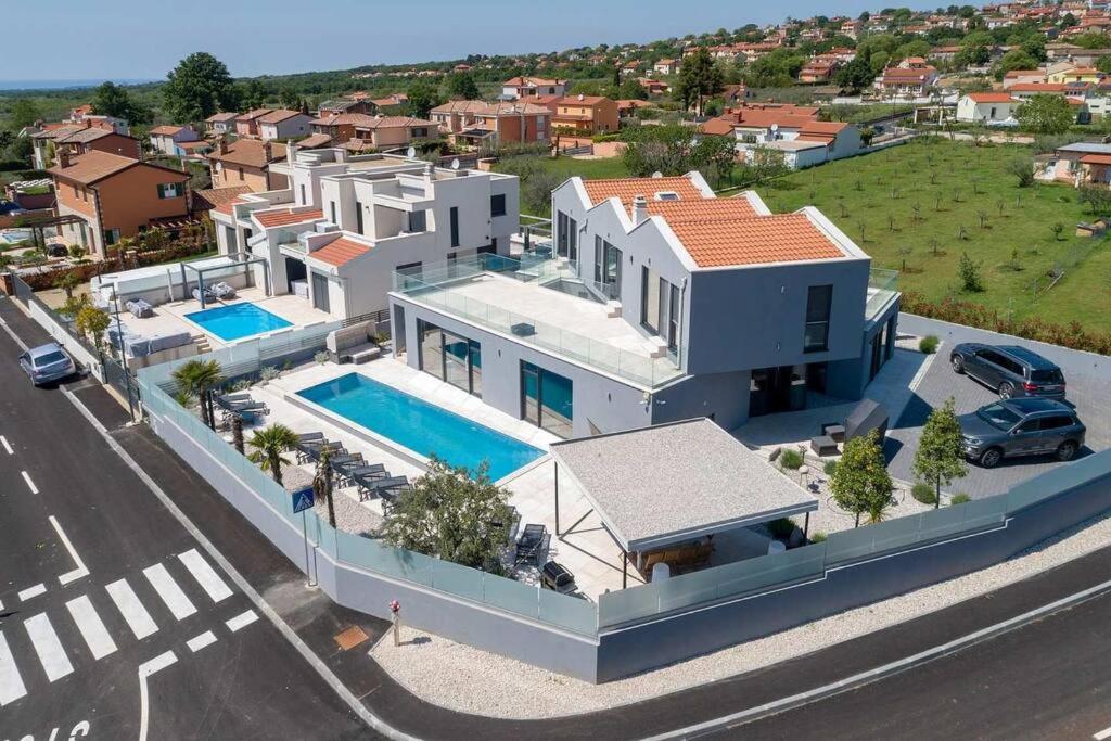 Villa Birdhouse