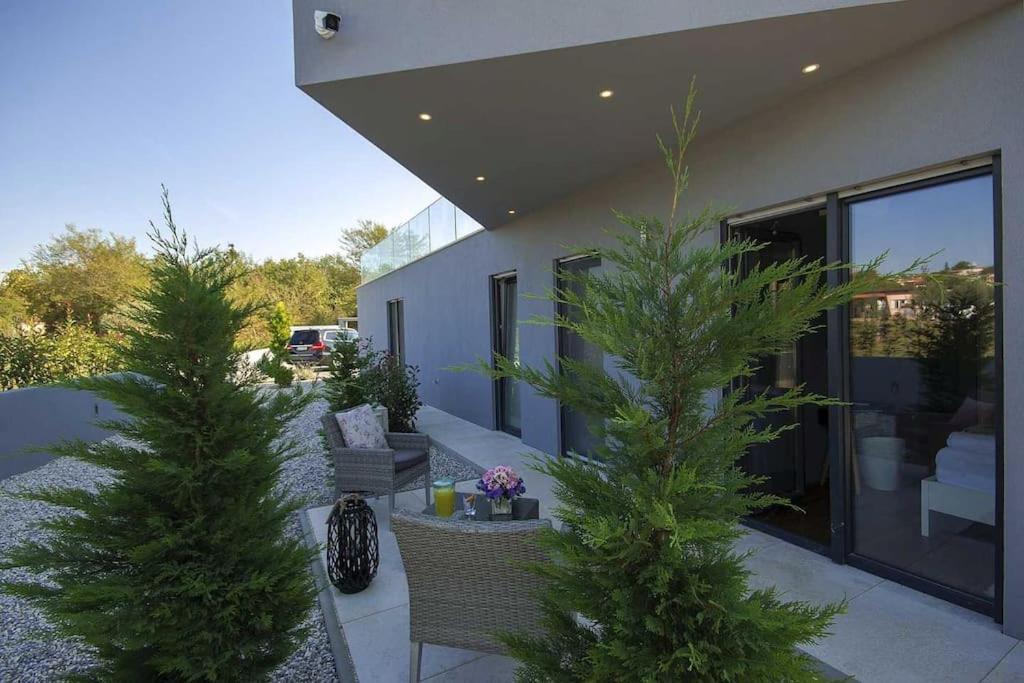 Villa Birdhouse