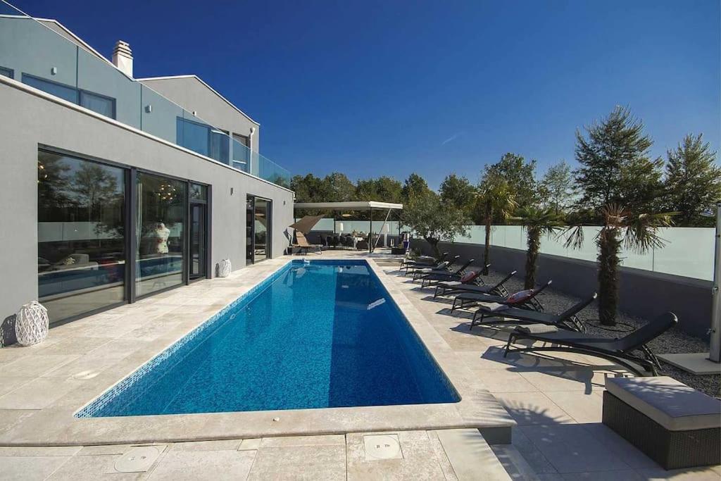 Villa Birdhouse
