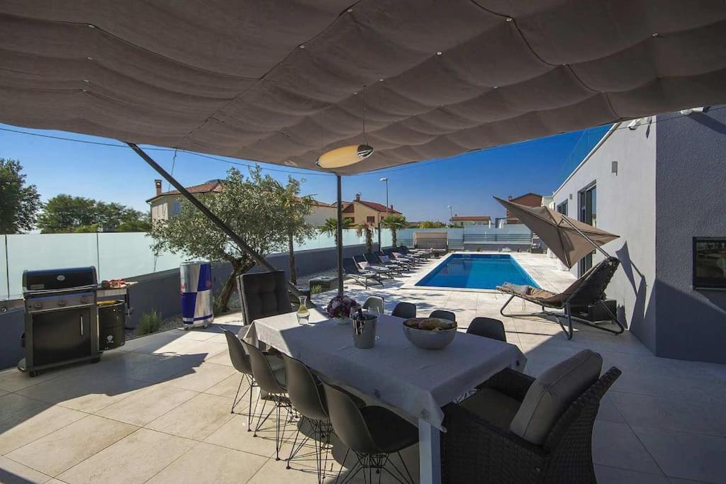 Villa Birdhouse