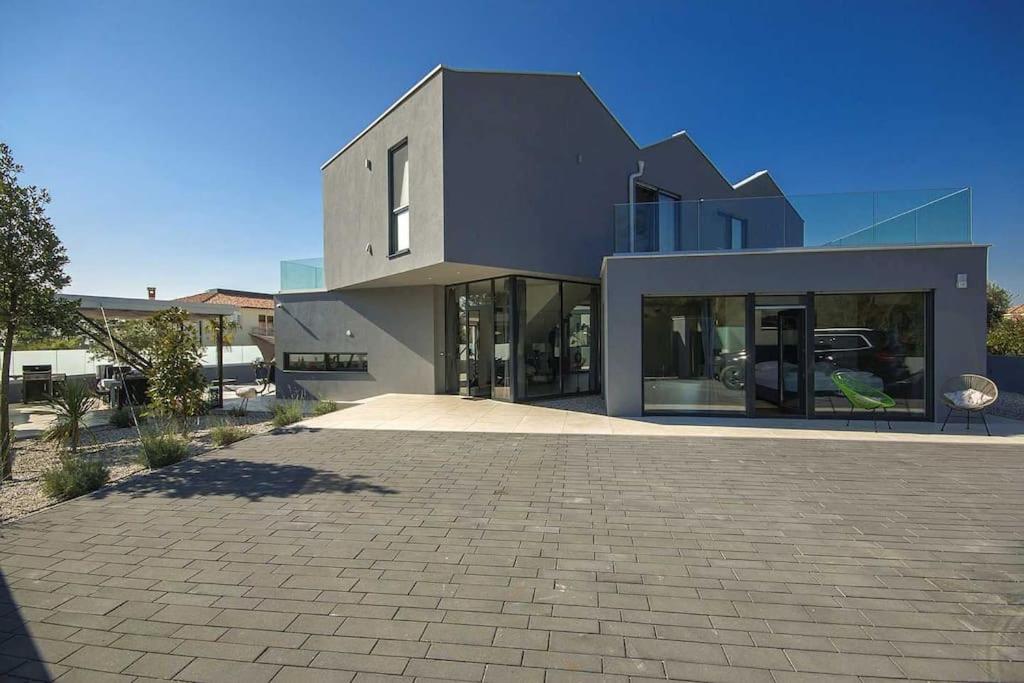 Villa Birdhouse