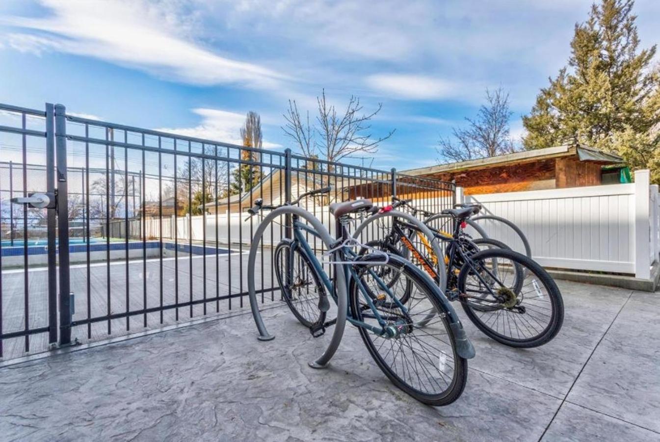 Top Floor Lakeshore Views Near Skiing