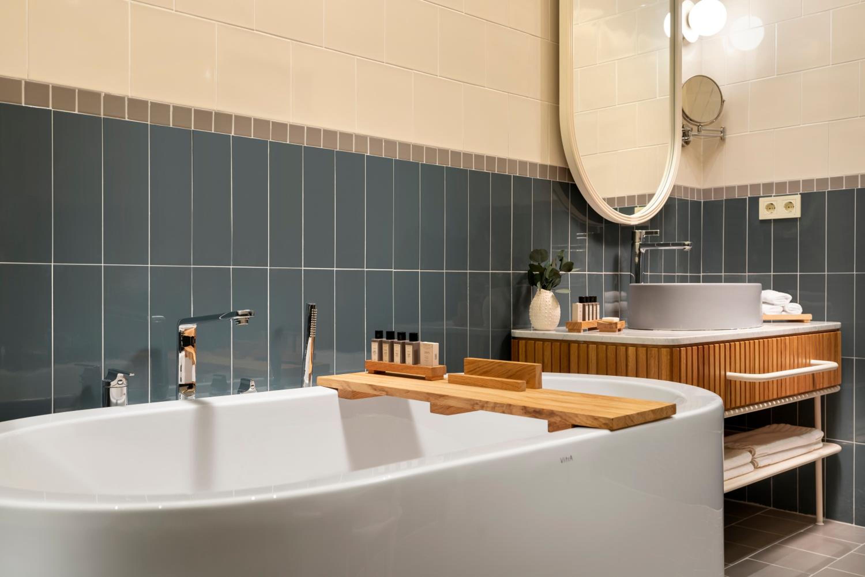 Ecole St. Pierre Otel - Image 90