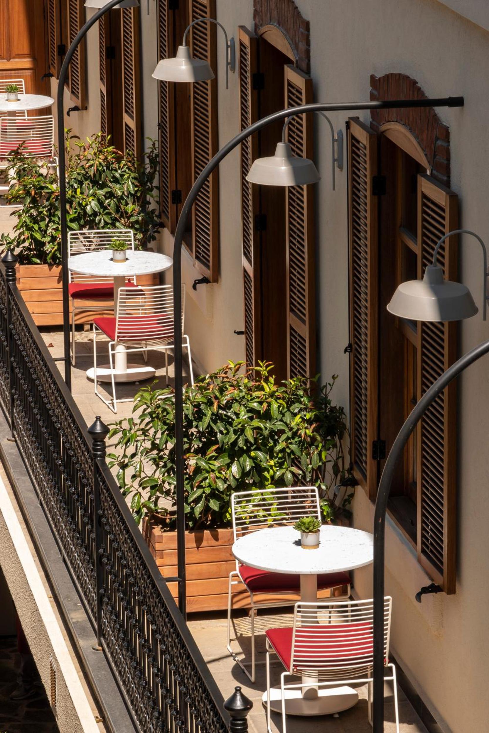 Ecole St. Pierre Otel - Image 7