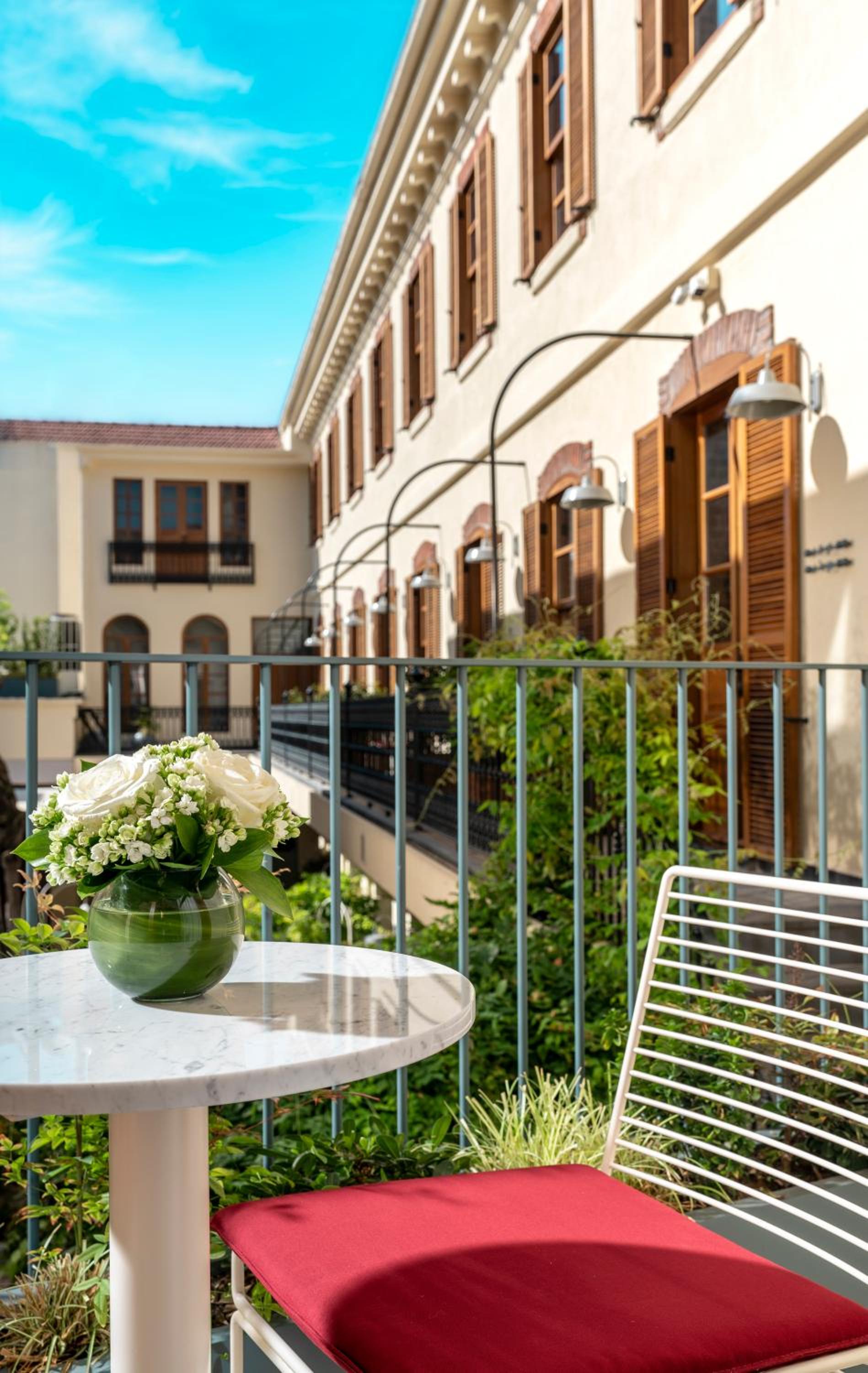 Ecole St. Pierre Otel - Image 9